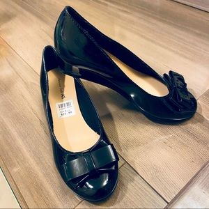 Brand New AE Girl’s Size 1 1/2 Black wedge Dress Shoes with Bow